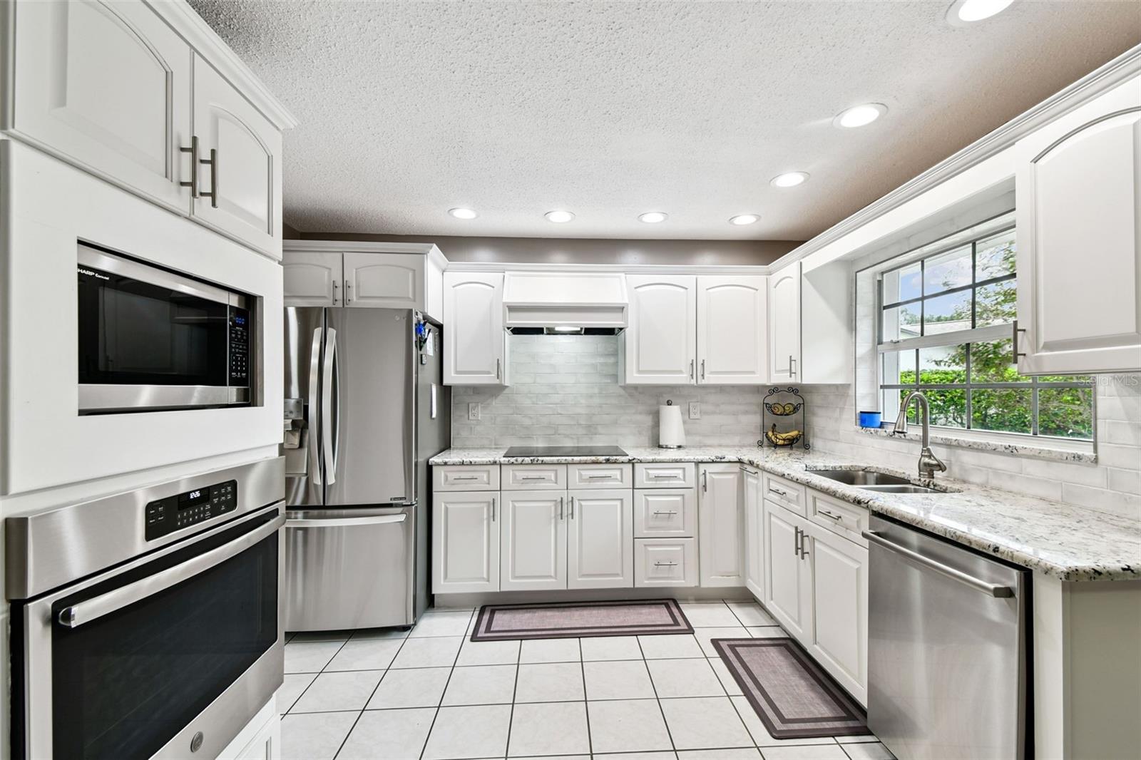 Listing photo id 12 for 40 Citrus Court