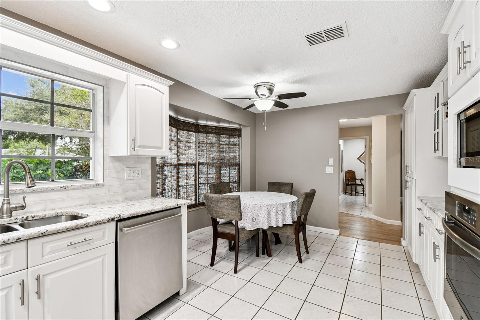 Listing photo id 14 for 40 Citrus Court