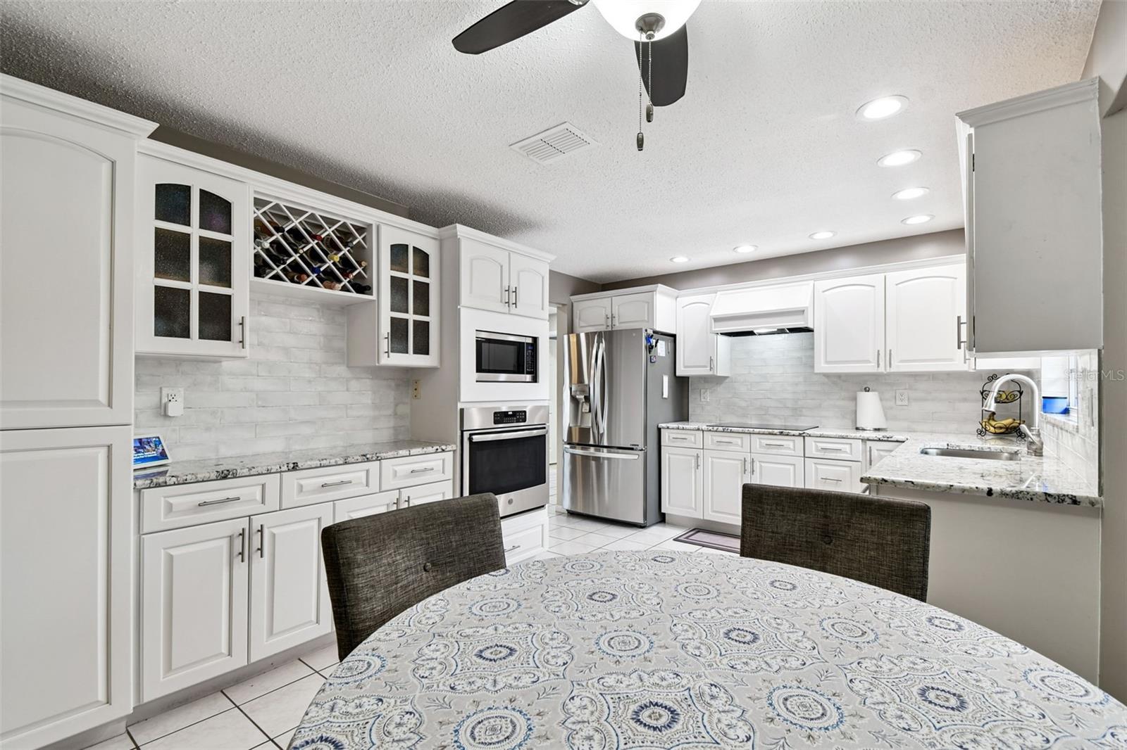 Listing photo id 15 for 40 Citrus Court