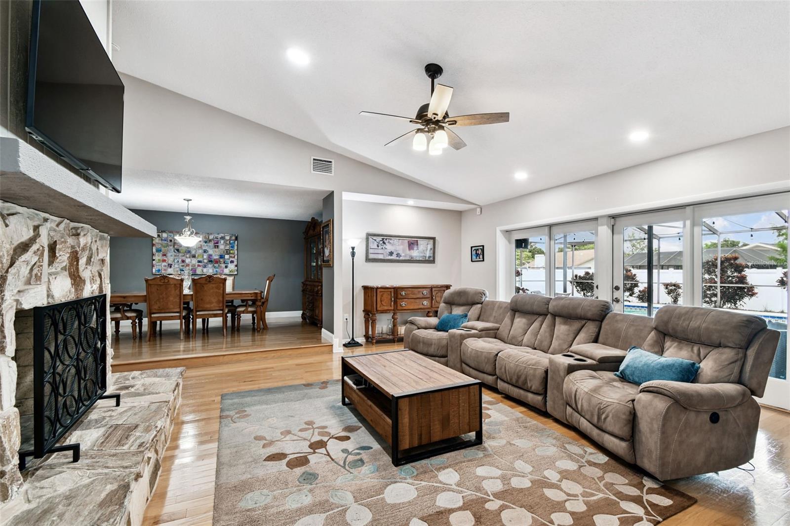 Listing photo id 2 for 40 Citrus Court