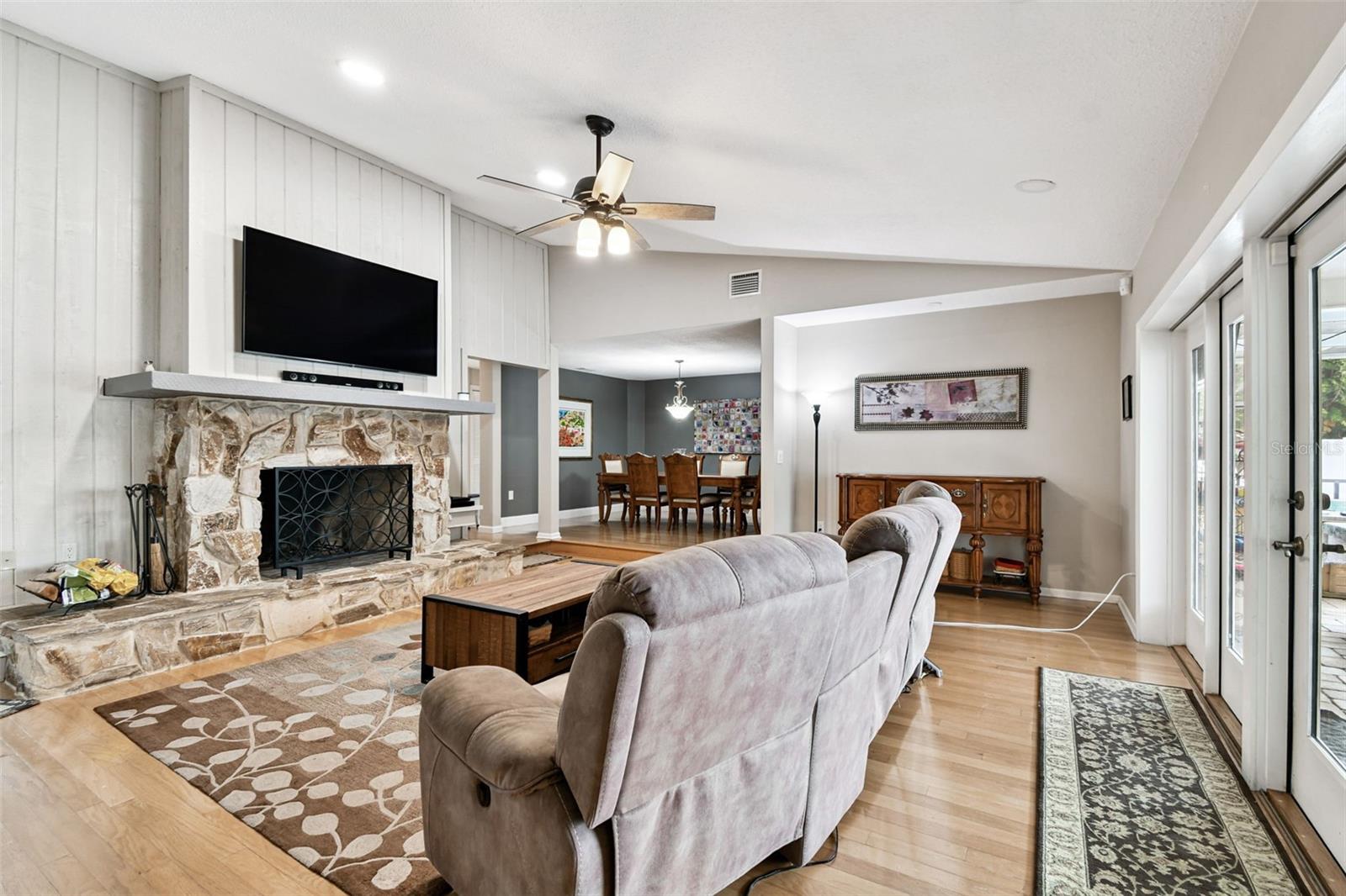 Listing photo id 4 for 40 Citrus Court