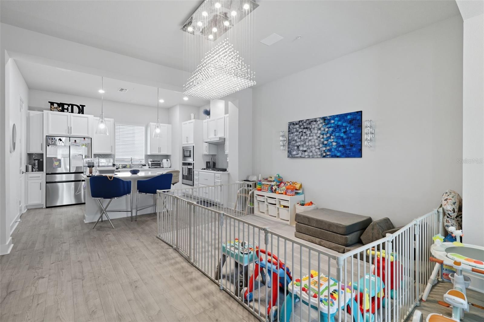 Image 18 of 46 For 2511 Grady Avenue 34