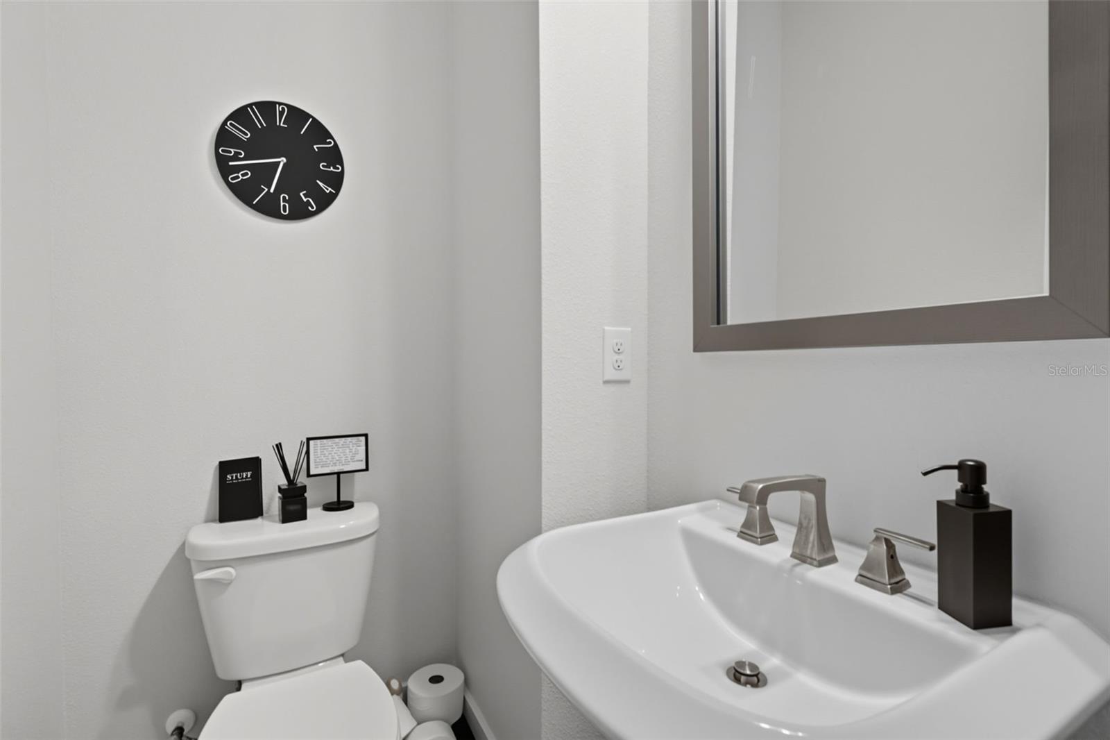Image 35 of 46 For 2511 Grady Avenue 34