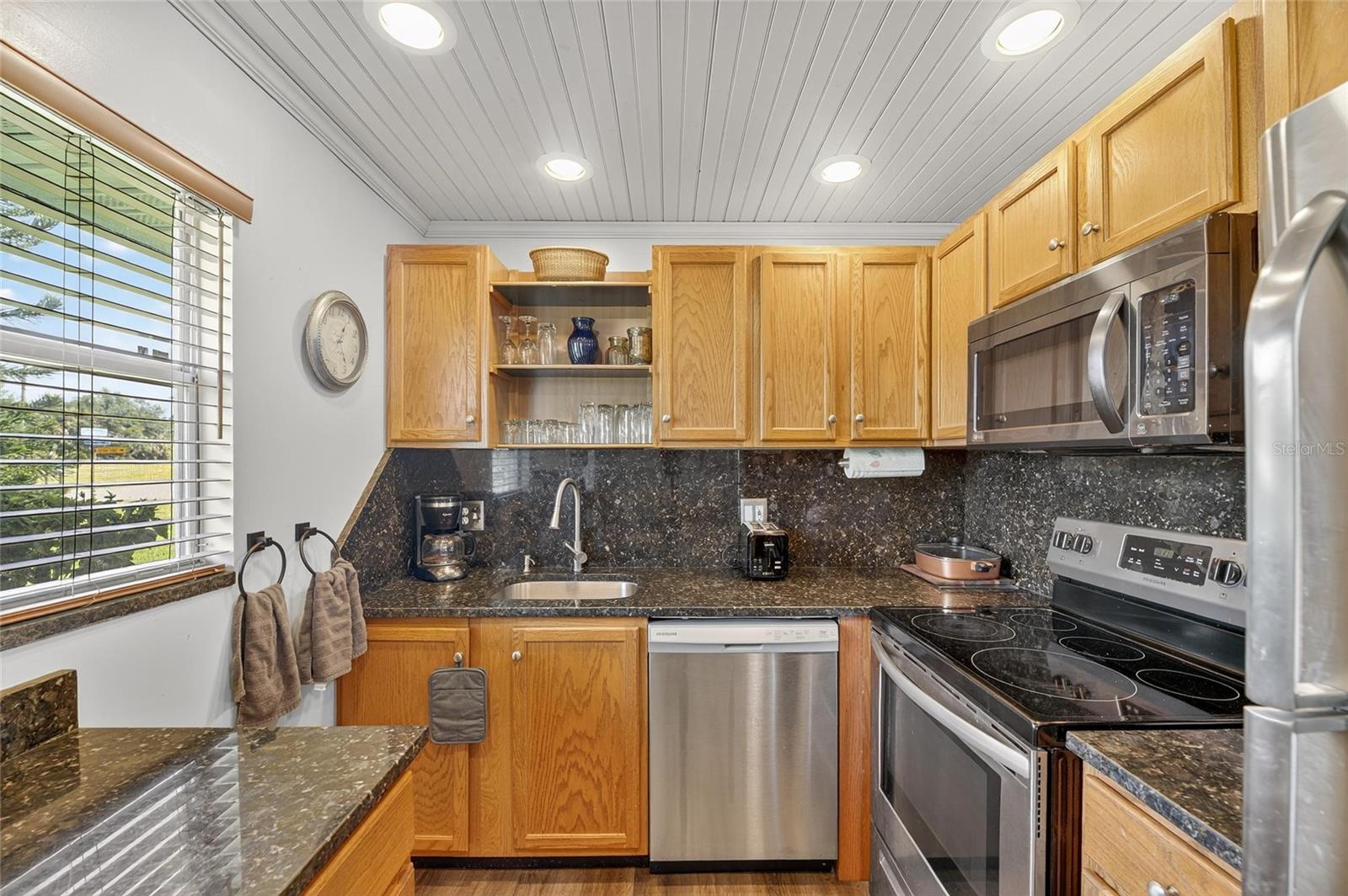 Image 14 of 53 For 101 Cambridge Trail 193