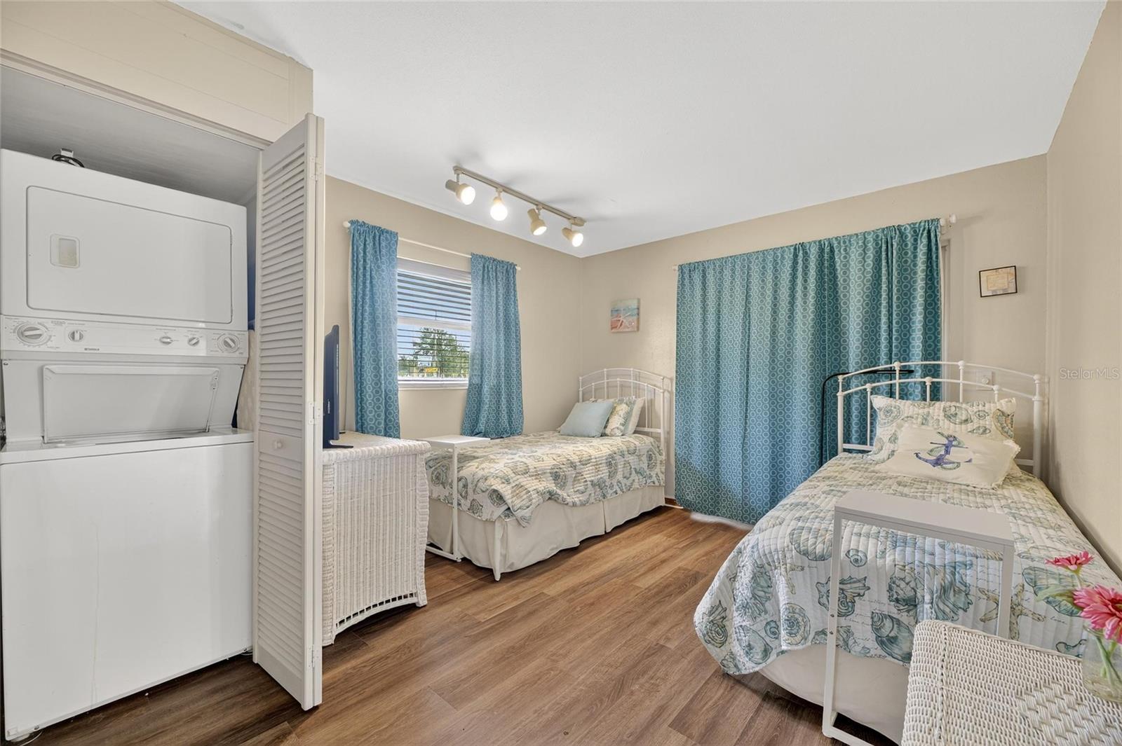 Image 20 of 53 For 101 Cambridge Trail 193