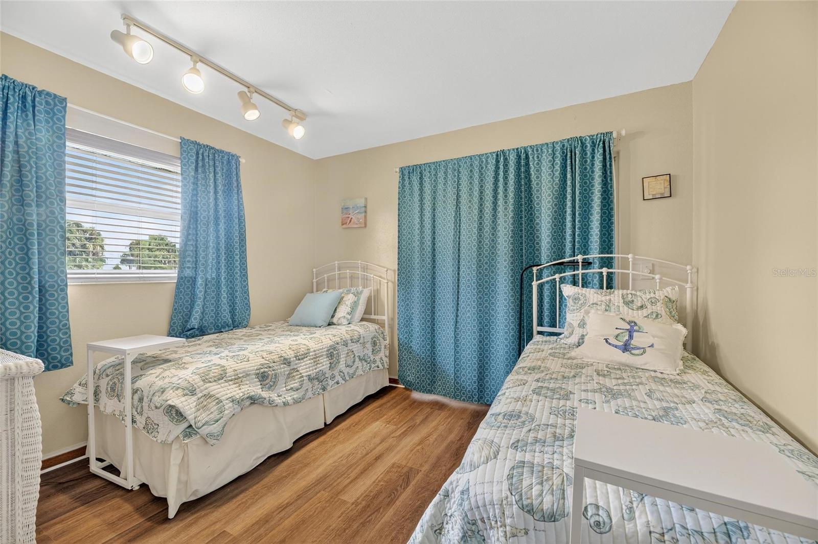 Image 26 of 53 For 101 Cambridge Trail 193