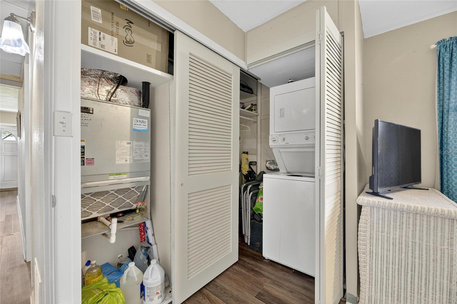 Image 29 of 53 For 101 Cambridge Trail 193