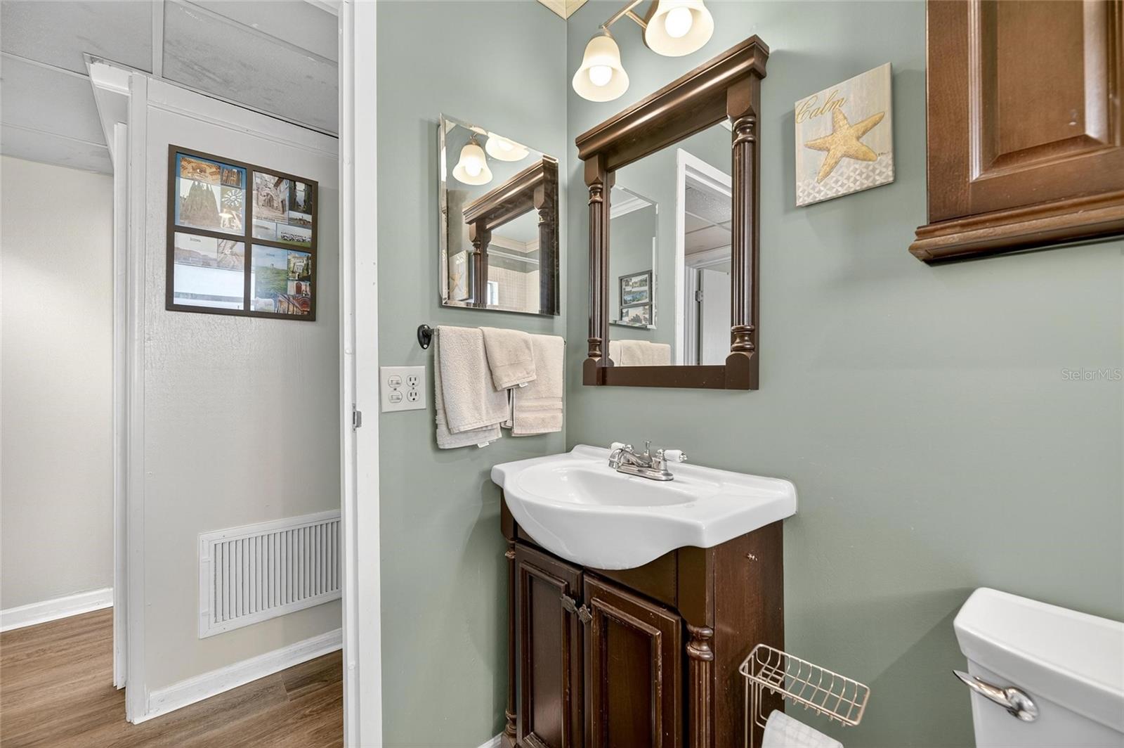 Image 32 of 53 For 101 Cambridge Trail 193