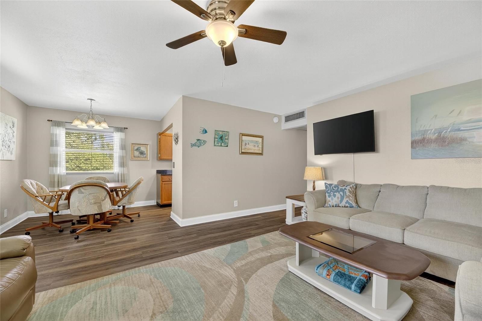 Image 7 of 53 For 101 Cambridge Trail 193