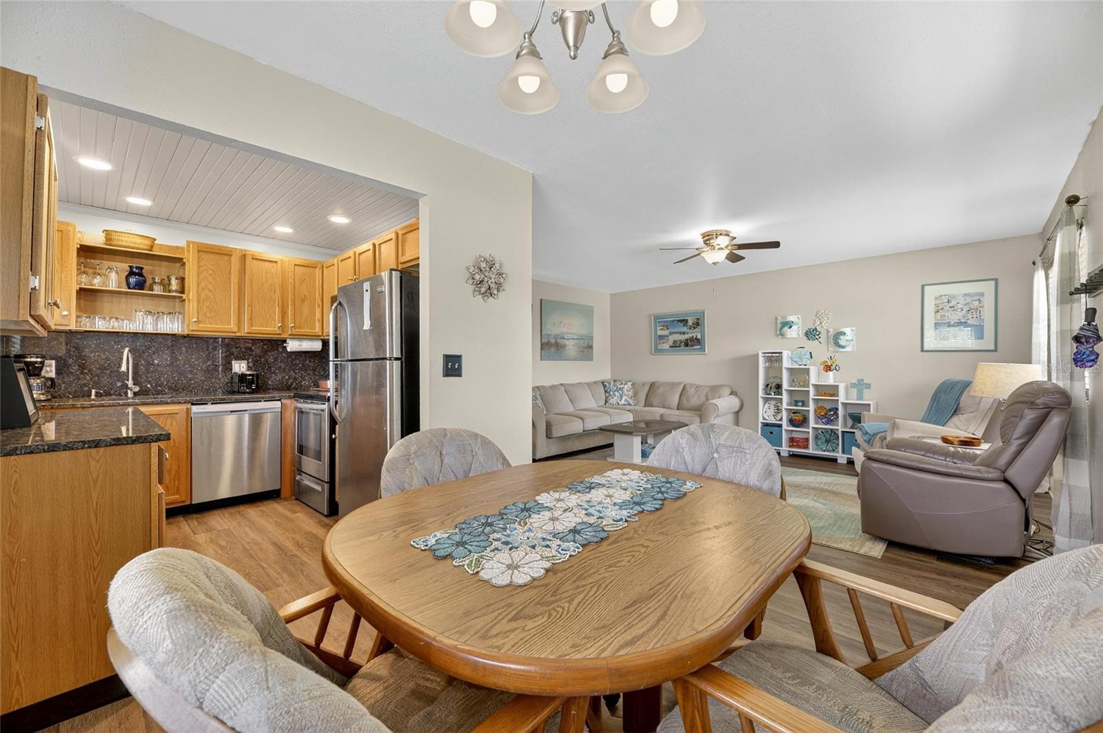 Image 8 of 53 For 101 Cambridge Trail 193