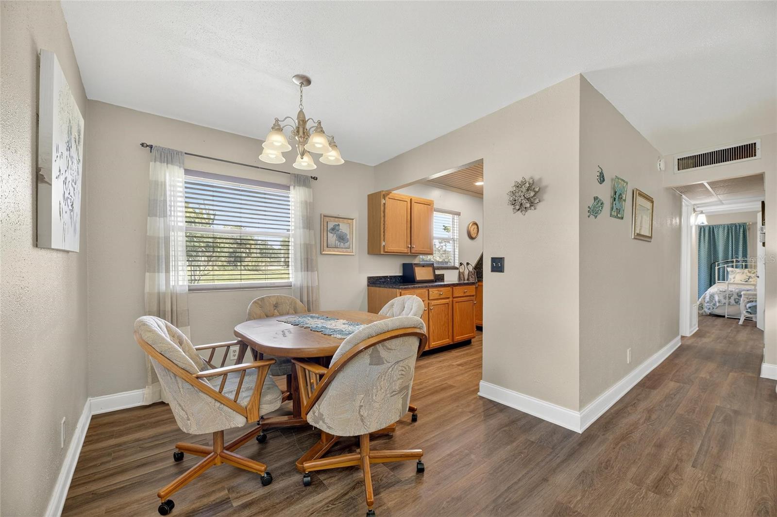 Image 9 of 53 For 101 Cambridge Trail 193