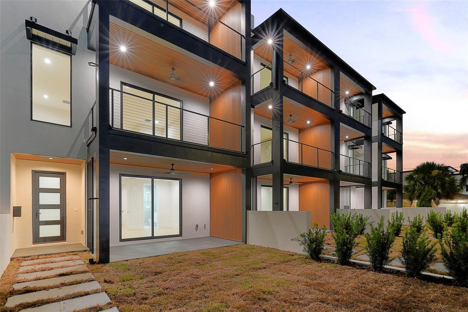 Image 7 of 84 For 501 Ross Avenue 3