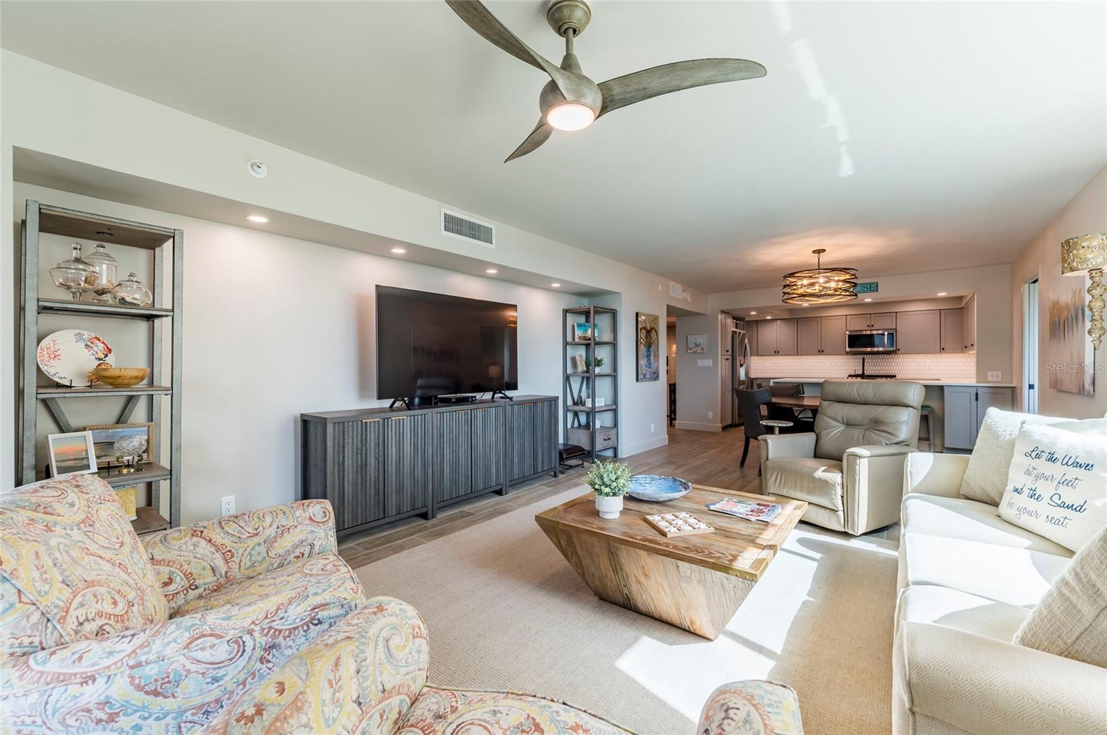 Image 16 of 57 For 1480 Gulf Boulevard 901