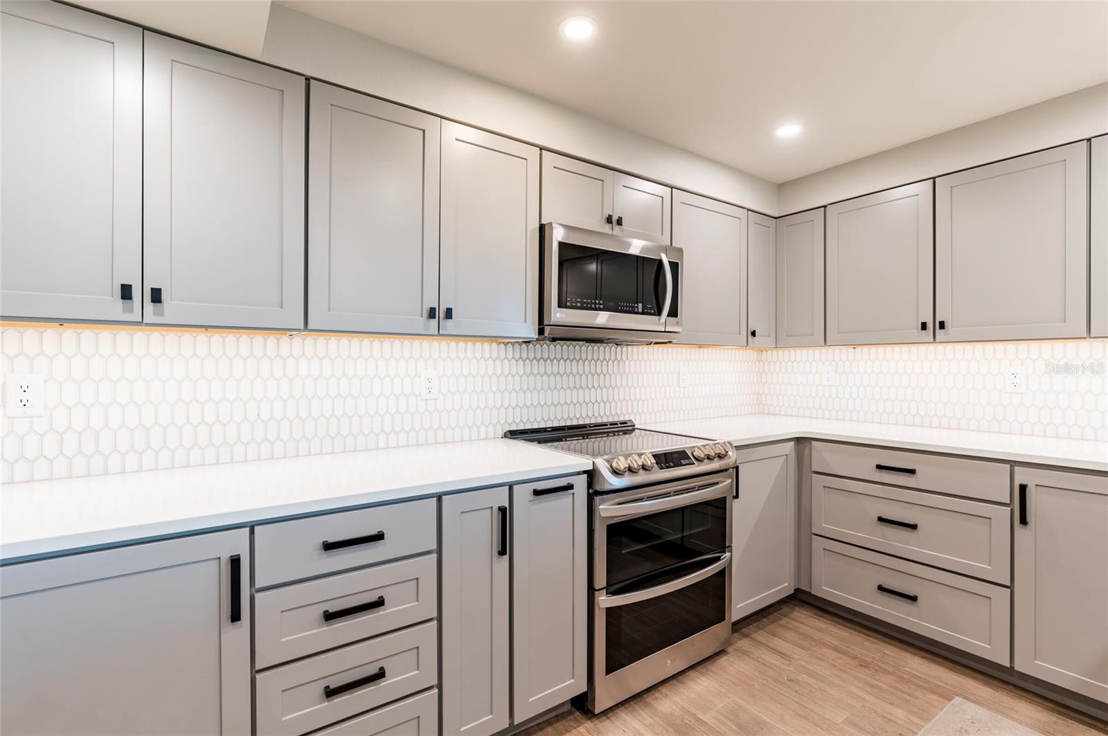 Image 18 of 57 For 1480 Gulf Boulevard 901