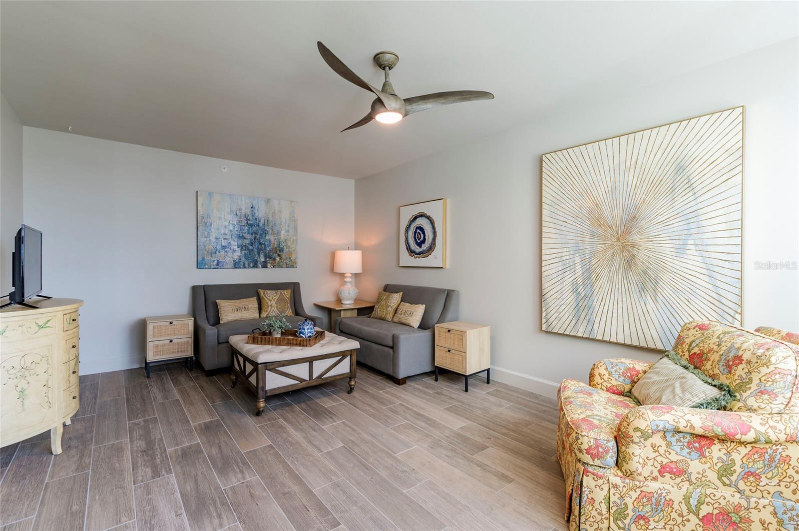 Image 33 of 57 For 1480 Gulf Boulevard 901