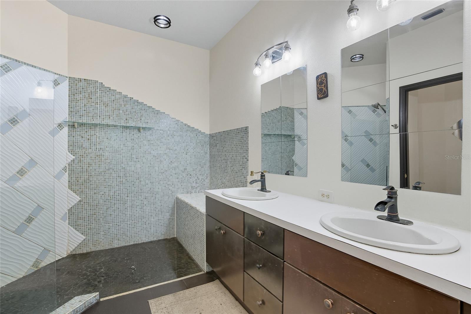 Listing photo id 11 for 19120 White Wing Place