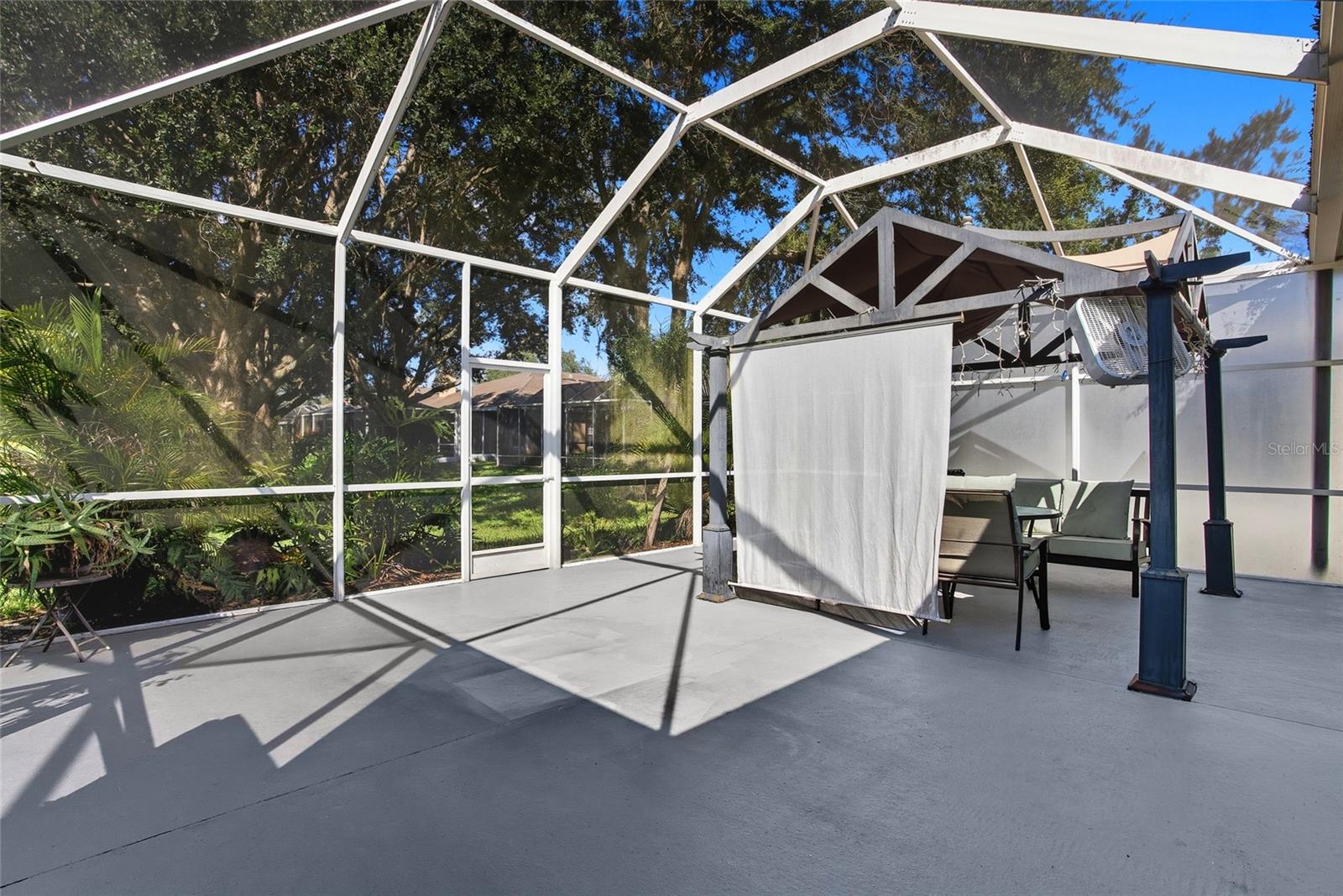 Listing photo id 18 for 19120 White Wing Place