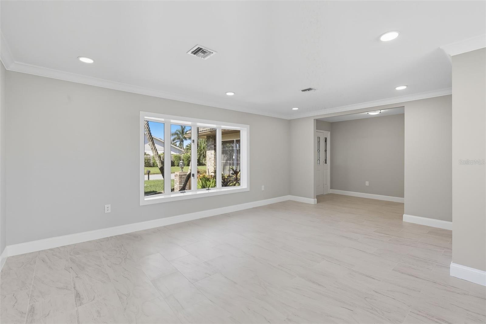 Image 10 of 61 For 6994 Country Lakes Circle