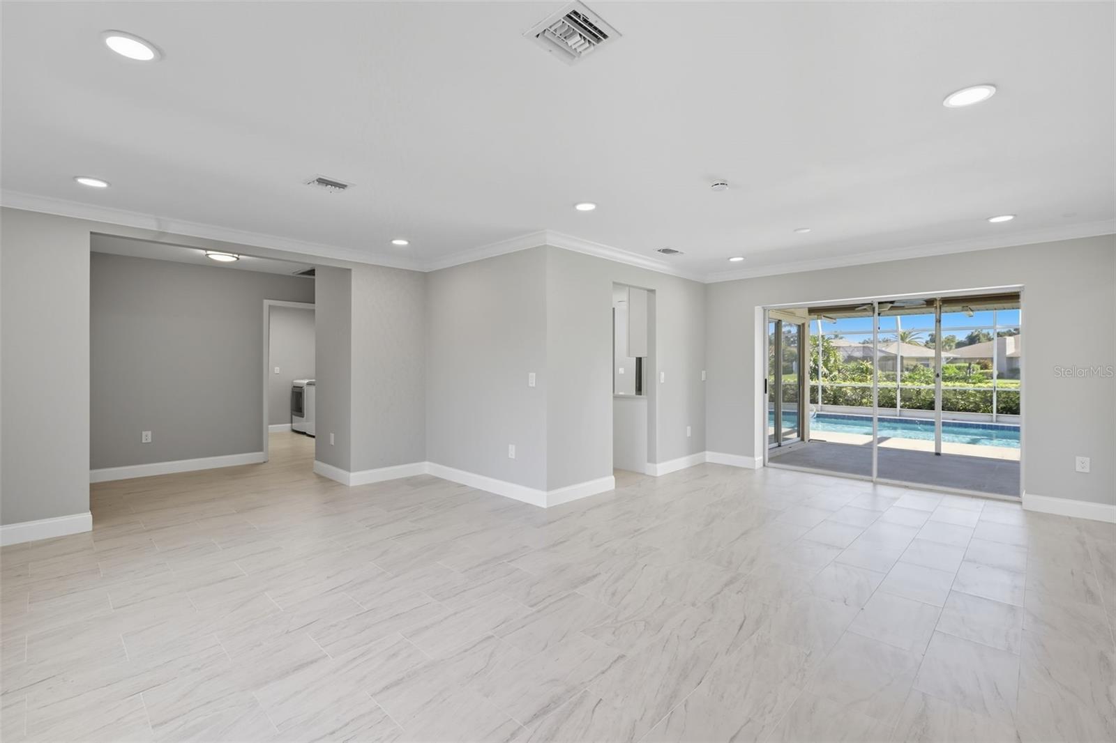 Image 11 of 61 For 6994 Country Lakes Circle