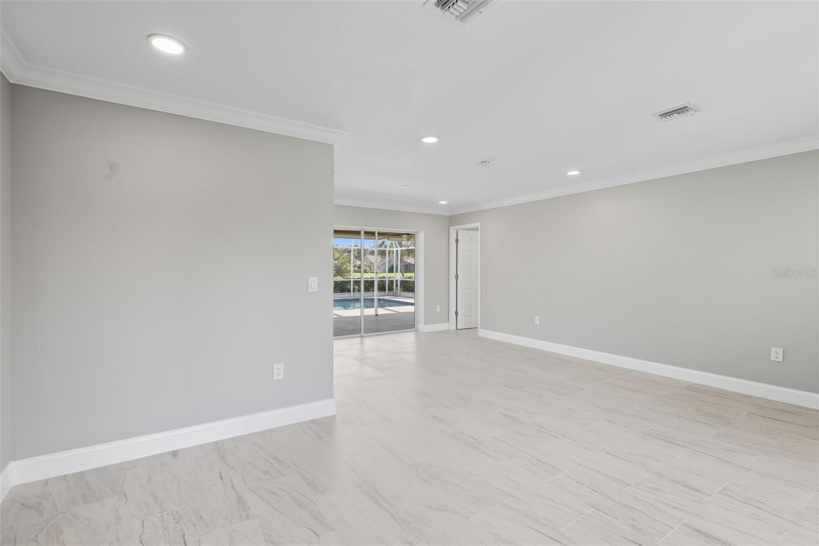 Image 12 of 61 For 6994 Country Lakes Circle