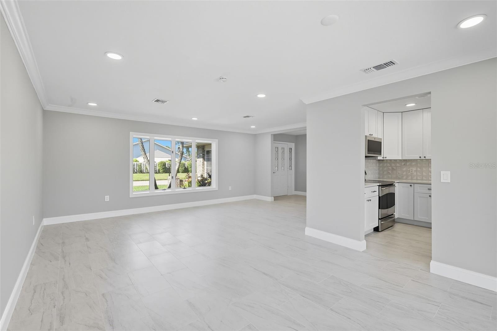 Image 13 of 61 For 6994 Country Lakes Circle