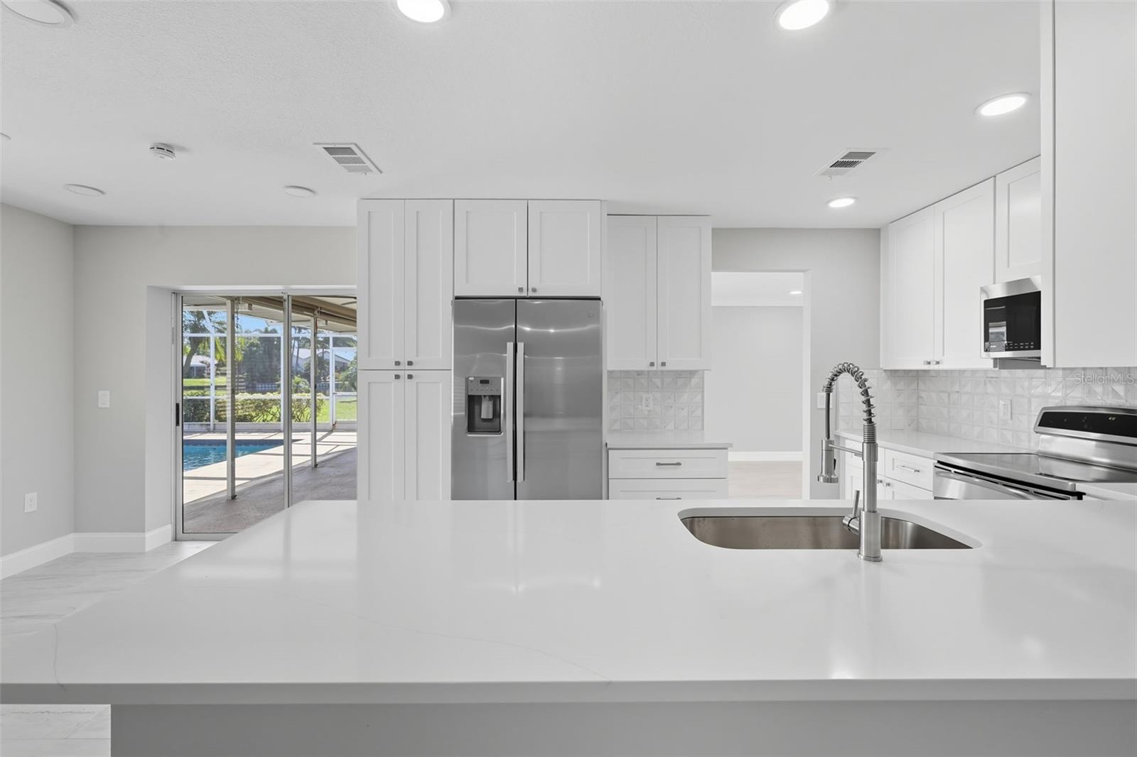 Image 17 of 61 For 6994 Country Lakes Circle