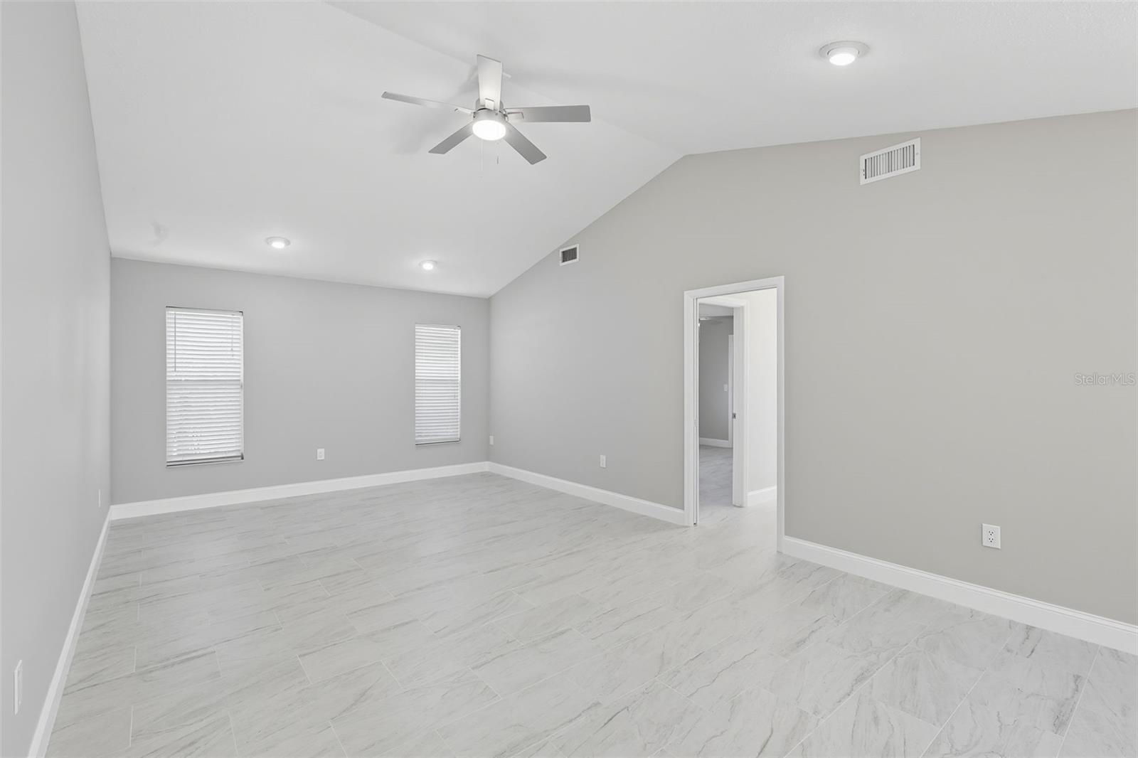Image 19 of 61 For 6994 Country Lakes Circle