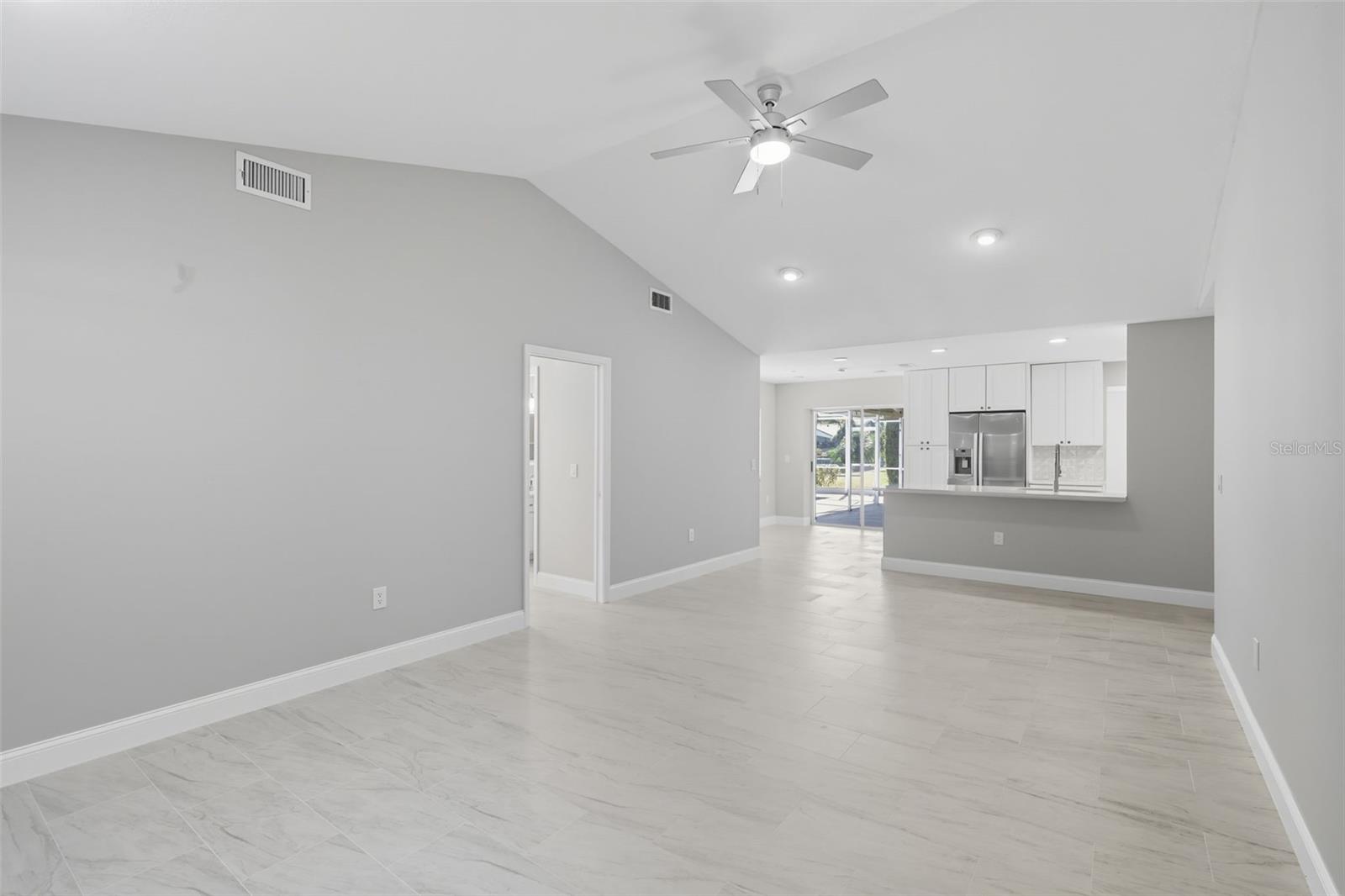 Image 21 of 61 For 6994 Country Lakes Circle
