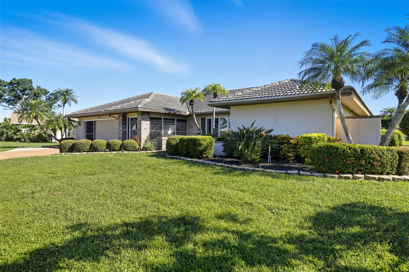 Image 5 of 61 For 6994 Country Lakes Circle