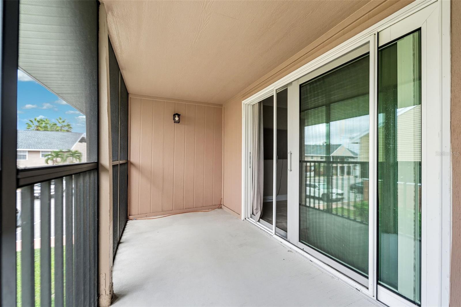 Image 15 of 19 For 200 Country Club Drive 808