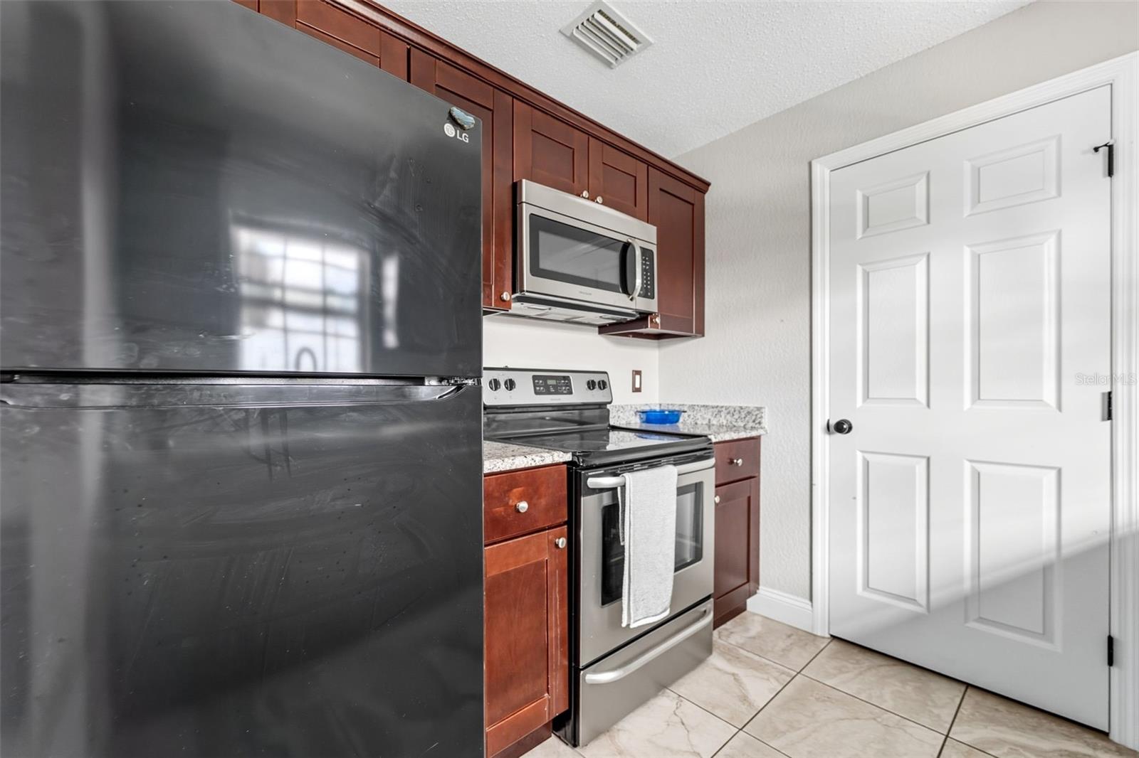 Image 6 of 19 For 200 Country Club Drive 808