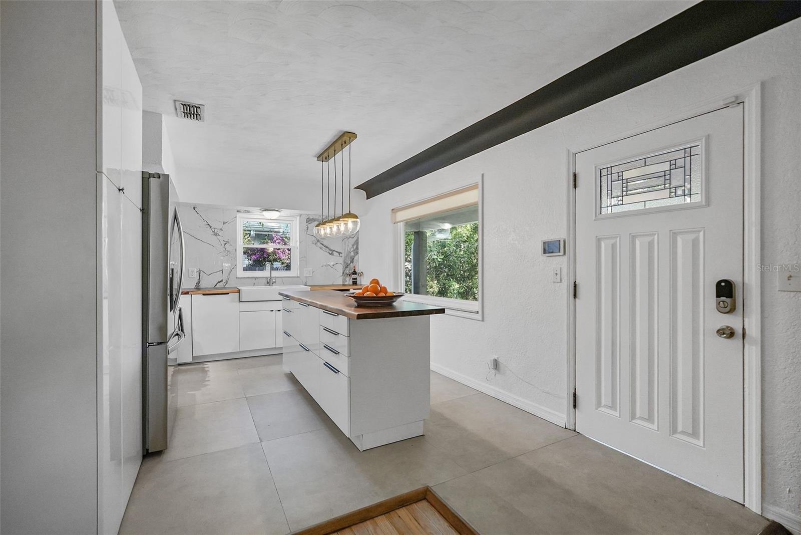 Image 10 of 53 For 3027 Burlington Avenue N