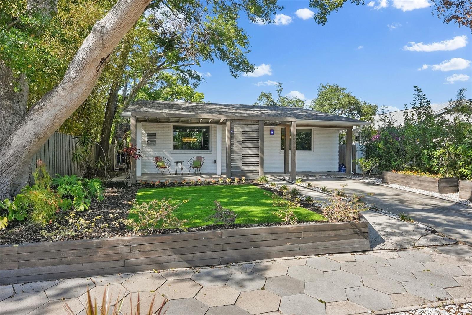 Image 4 of 53 For 3027 Burlington Avenue N