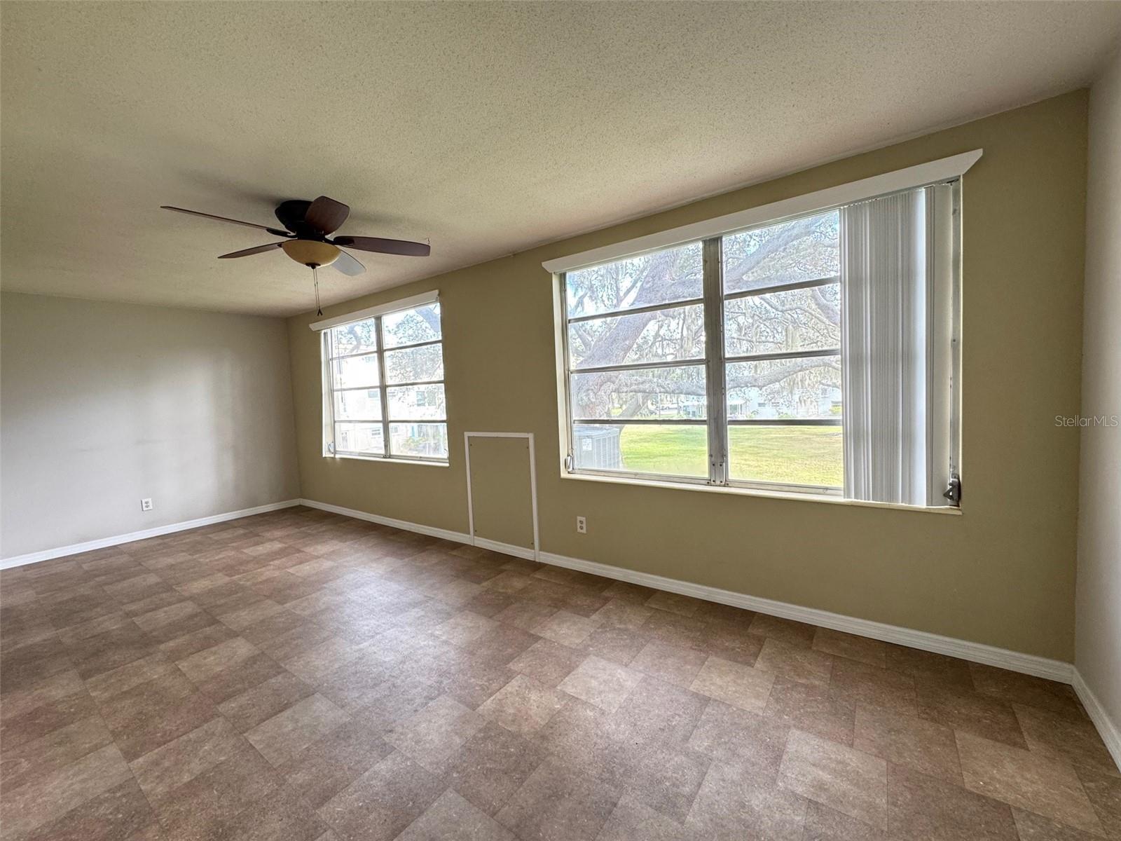 Image 13 of 74 For 2360 World Parkway Boulevard 38