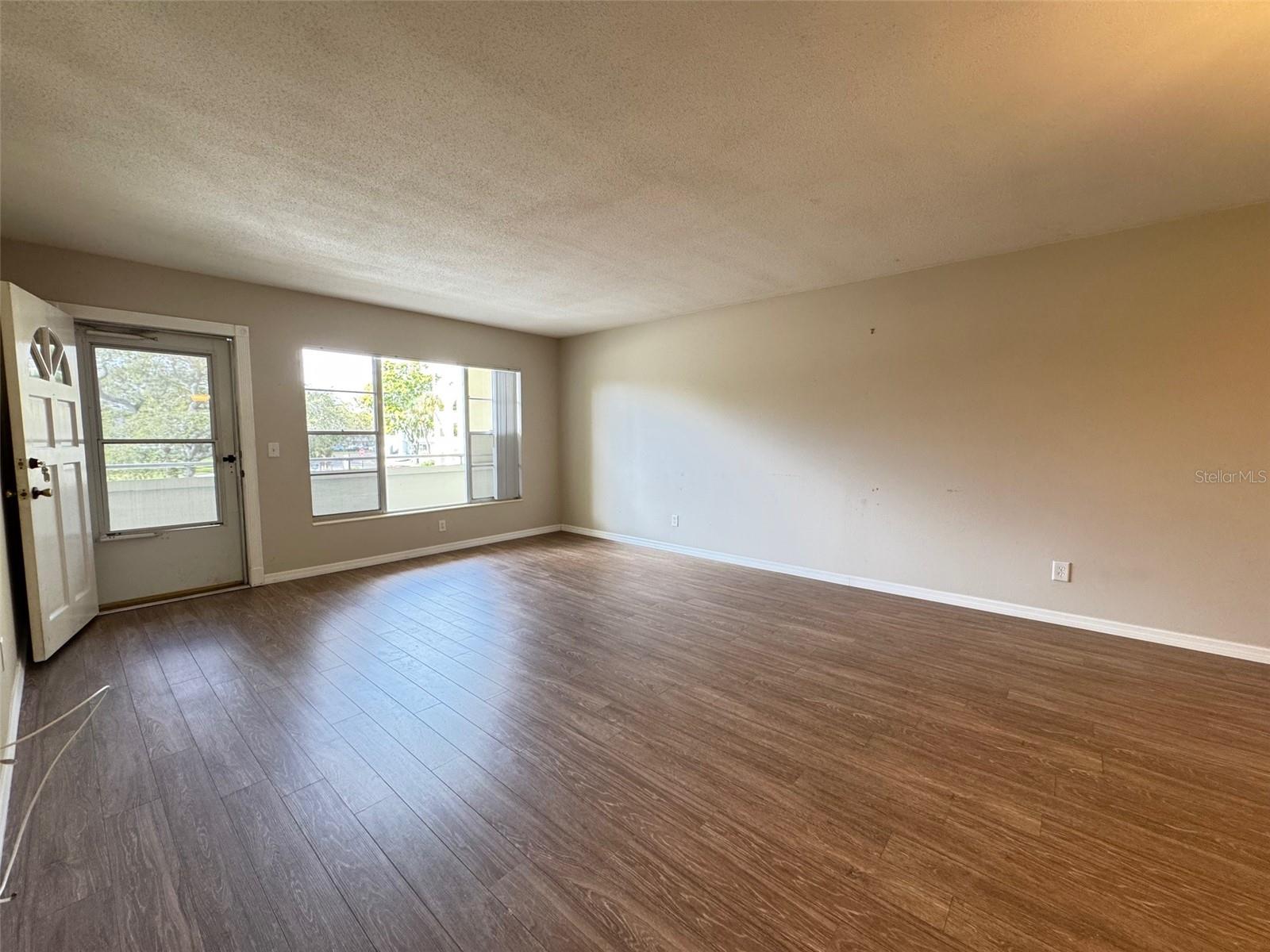 Image 21 of 74 For 2360 World Parkway Boulevard 38