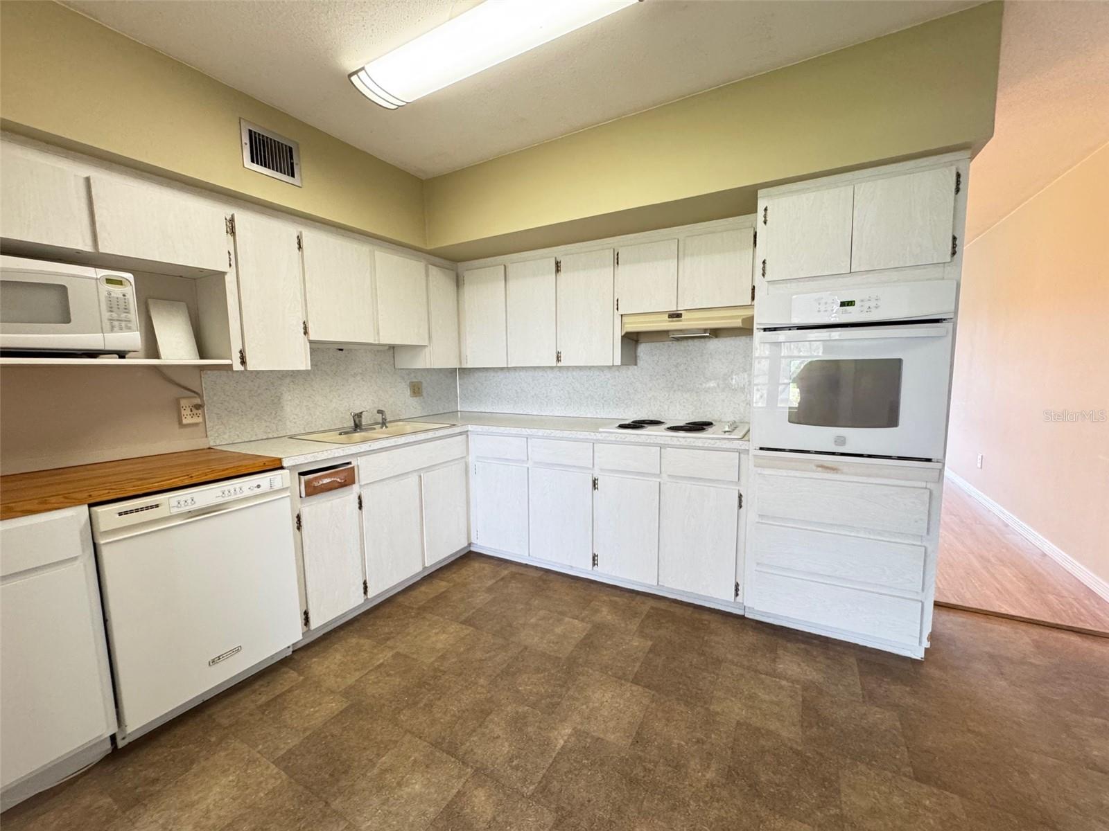Image 6 of 74 For 2360 World Parkway Boulevard 38