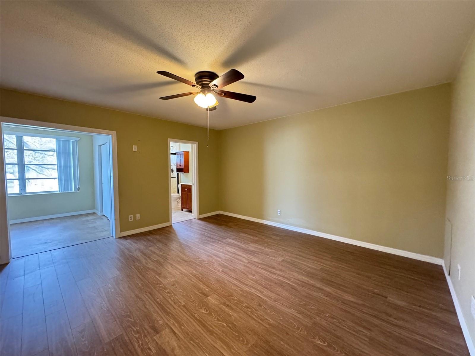 Image 8 of 74 For 2360 World Parkway Boulevard 38
