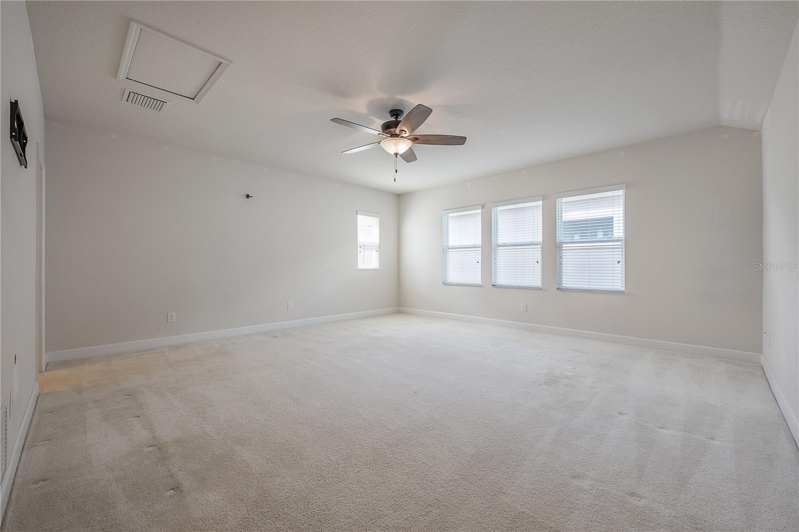 Listing photo id 27 for 10457 Flagstaff Falls Avenue