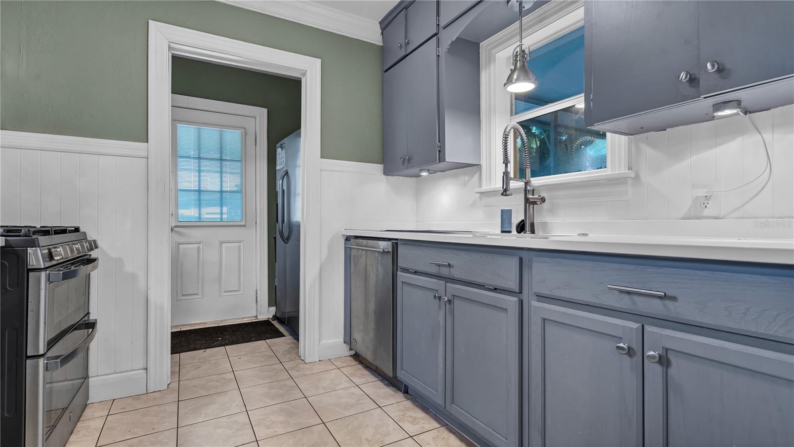 Image 10 of 28 For 1000 25th Street N