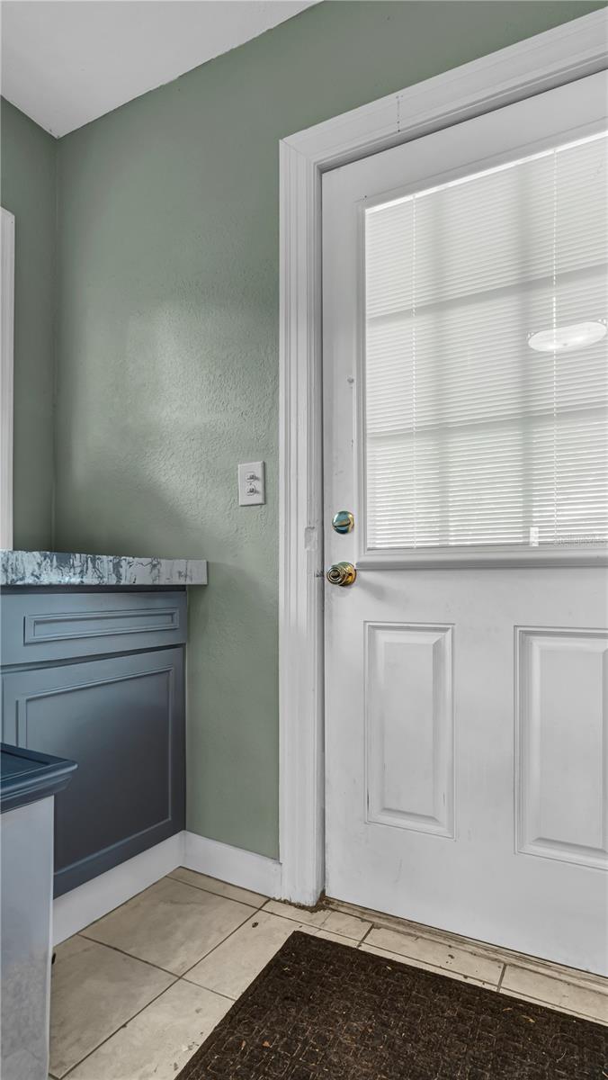 Image 13 of 28 For 1000 25th Street N