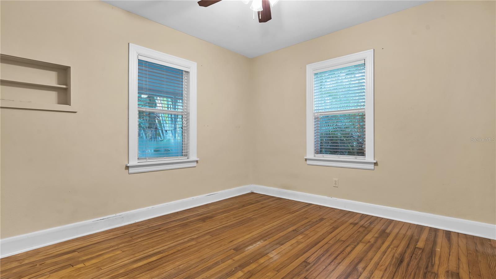 Image 15 of 28 For 1000 25th Street N