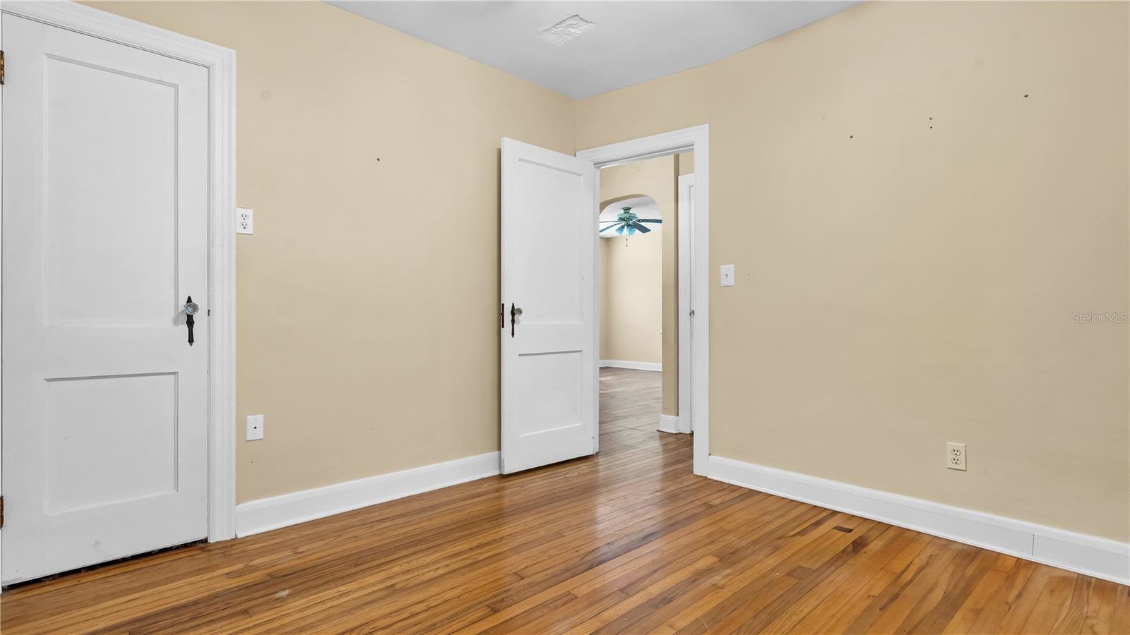 Image 16 of 28 For 1000 25th Street N