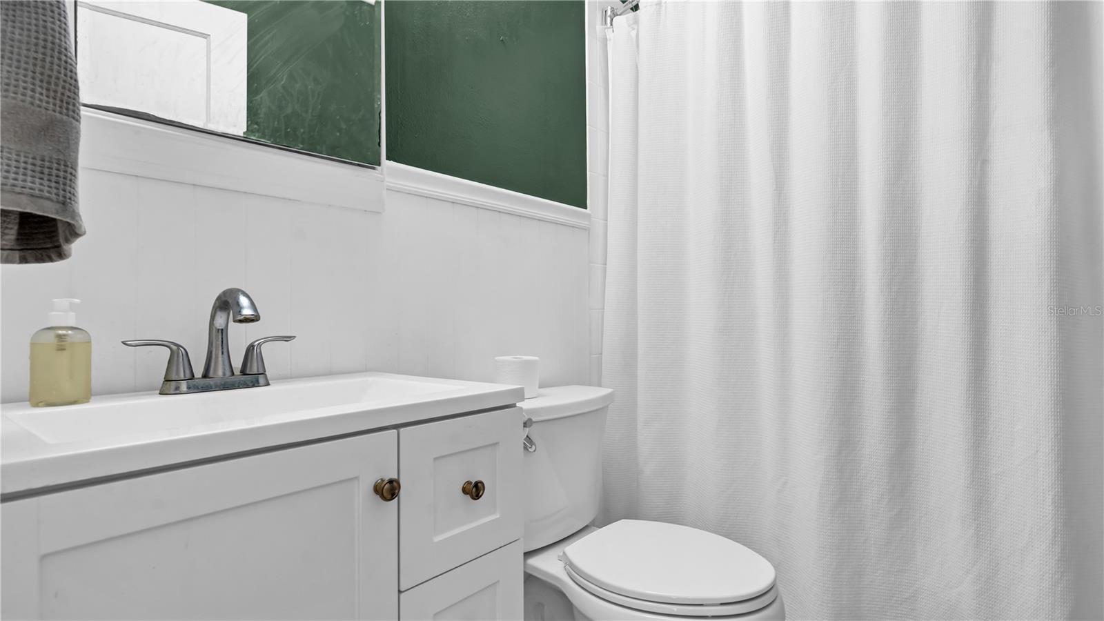 Image 17 of 28 For 1000 25th Street N