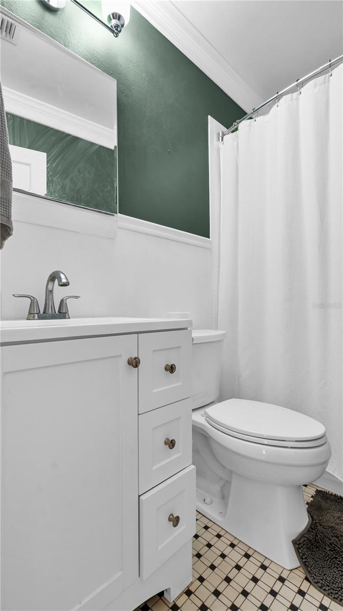 Image 18 of 28 For 1000 25th Street N