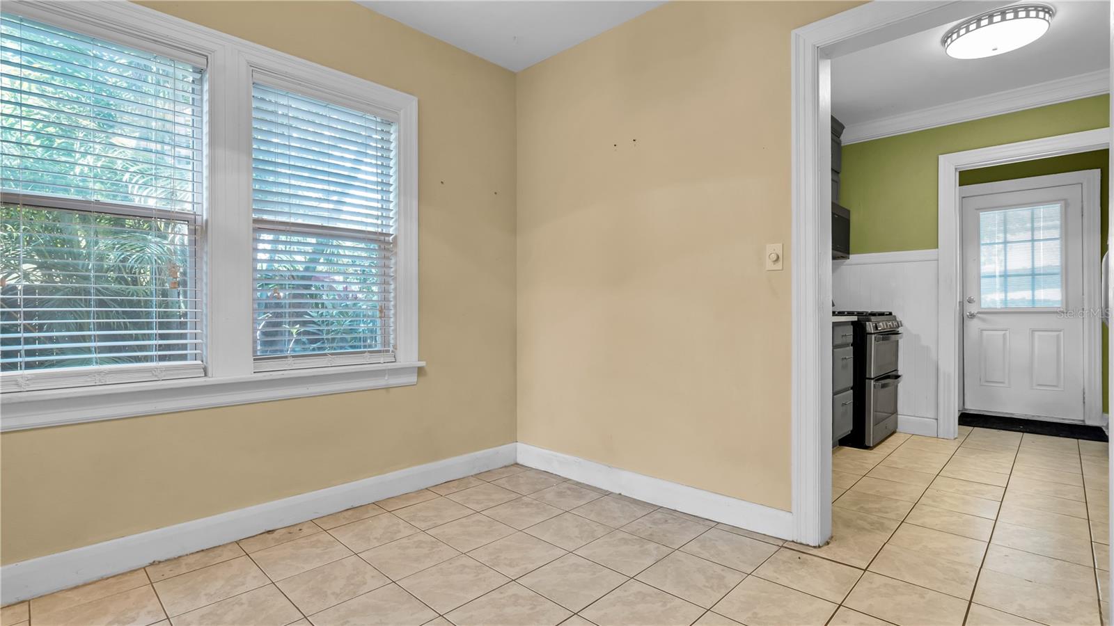 Image 8 of 28 For 1000 25th Street N