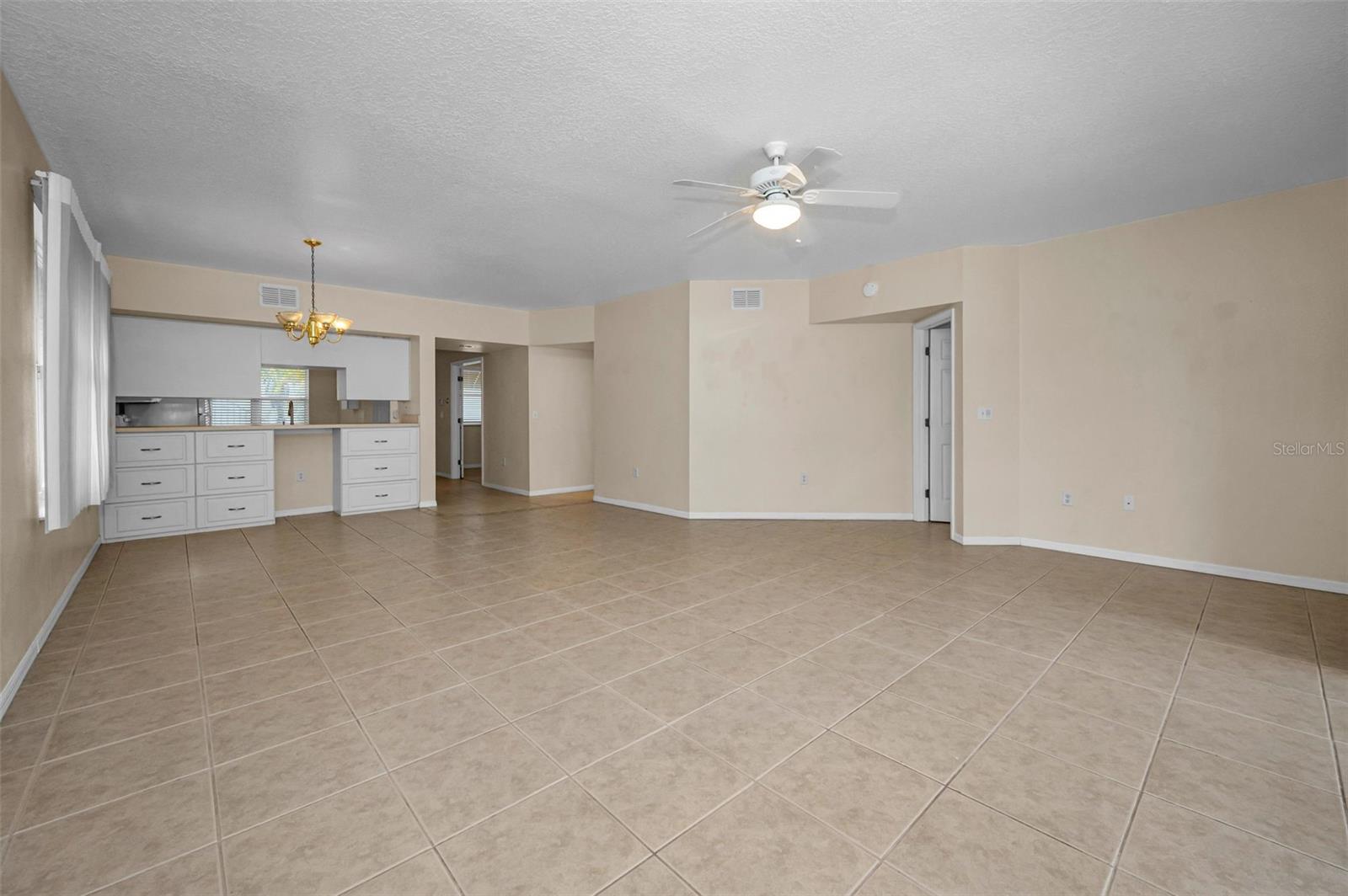 Image 10 of 60 For 1400 Water View Drive W 104