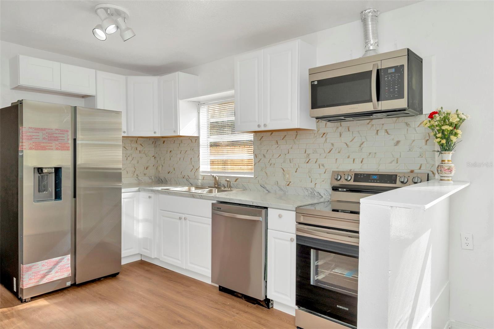 Image 11 of 36 For 4208 Cayuga Street