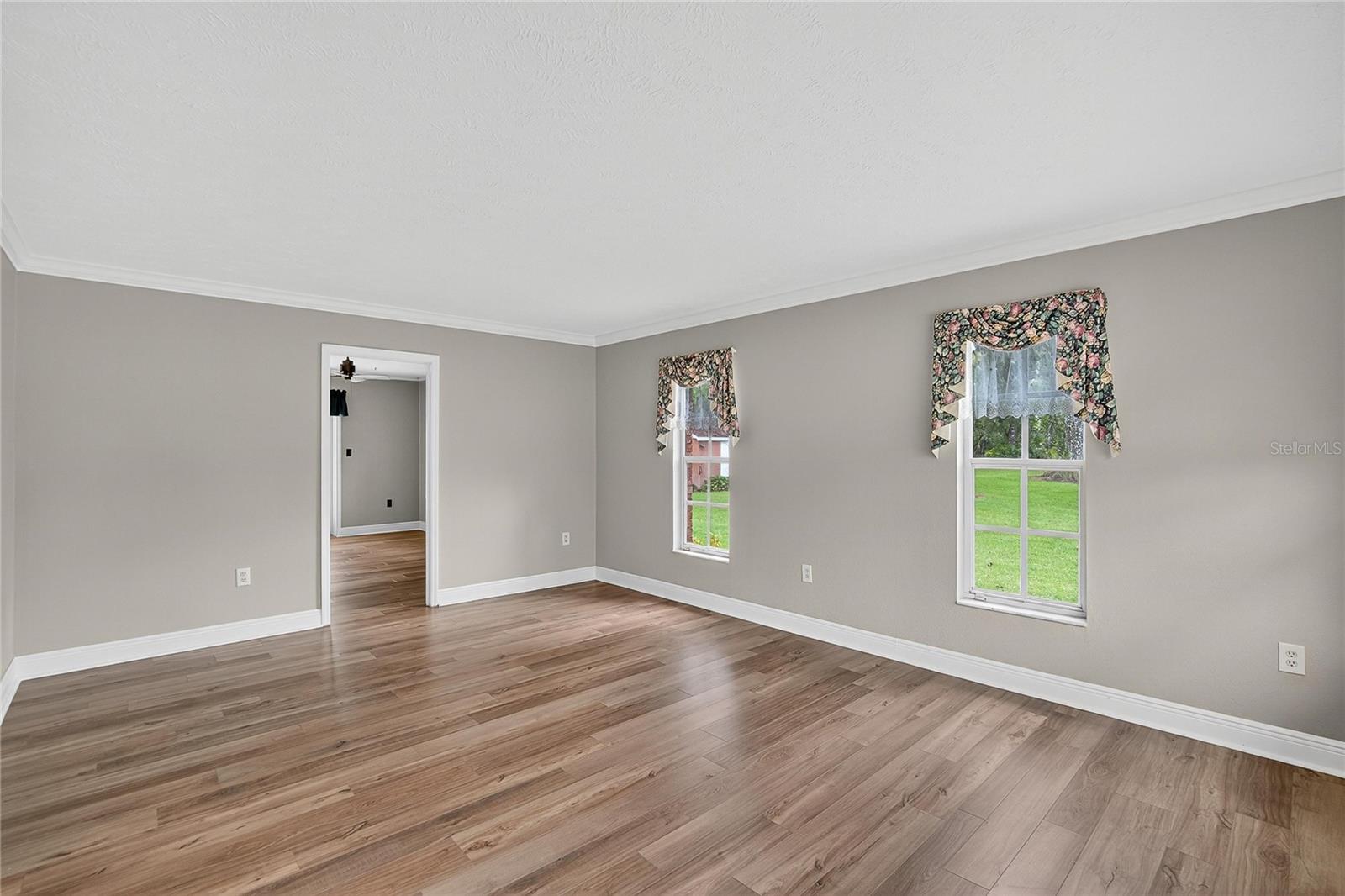 Listing photo id 11 for 1502 Azalea Street