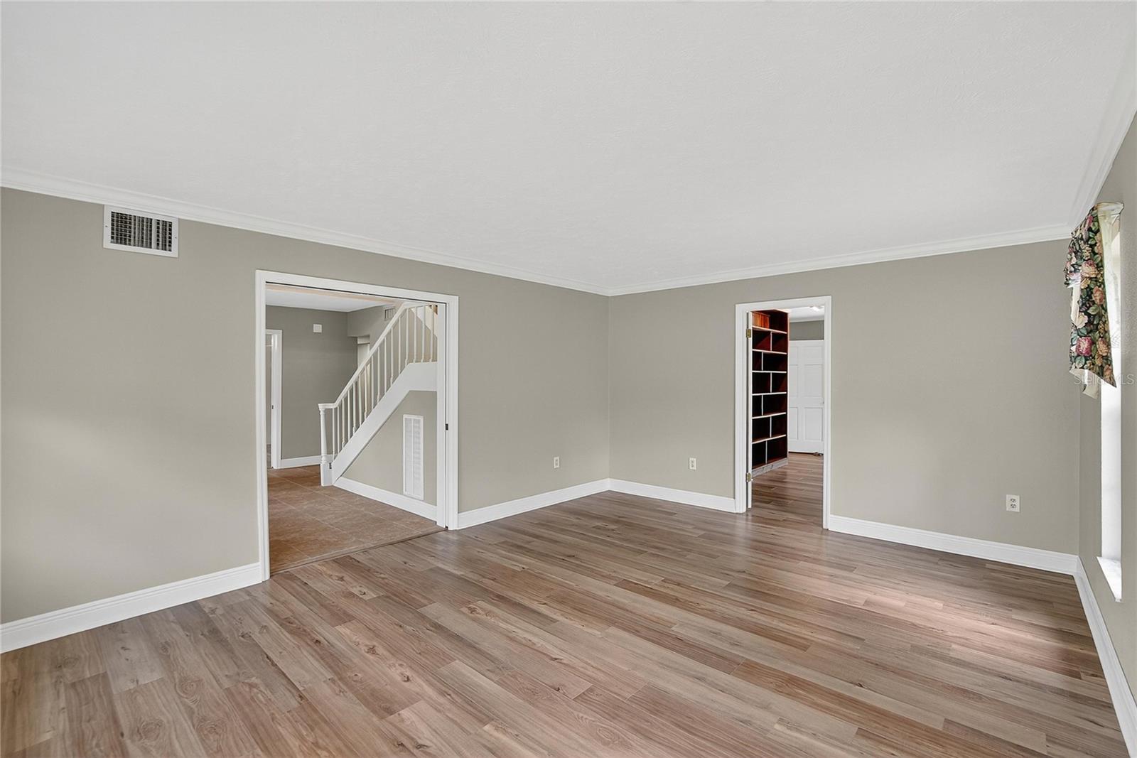 Listing photo id 12 for 1502 Azalea Street
