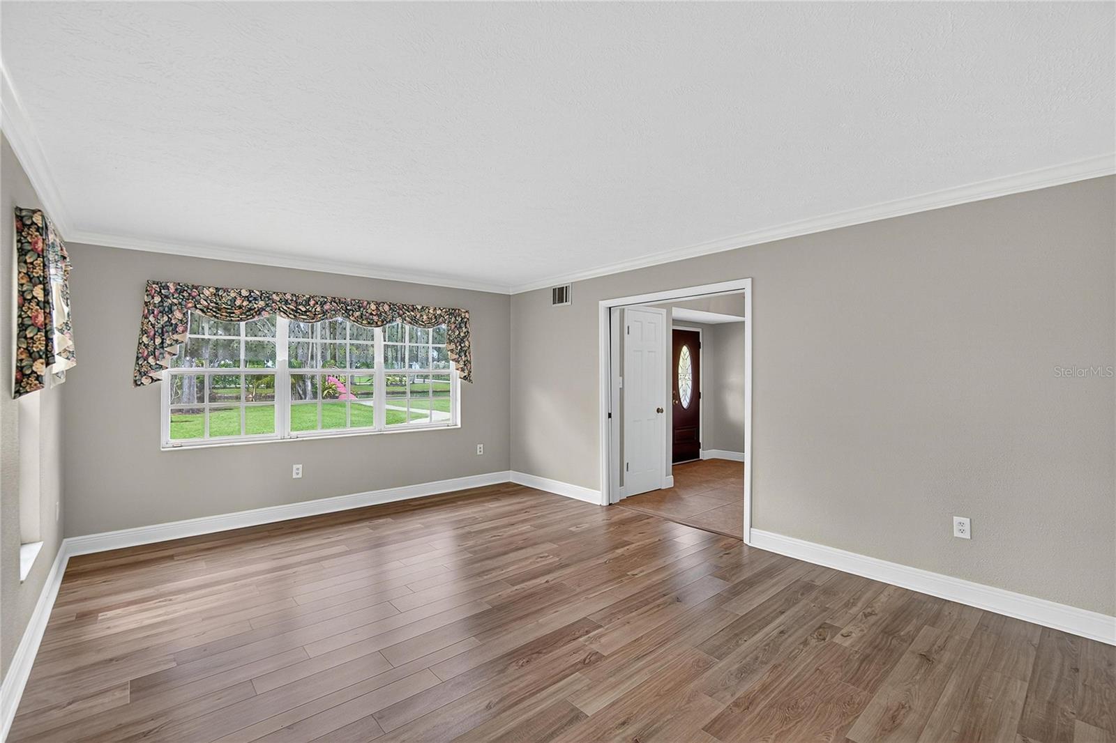 Listing photo id 13 for 1502 Azalea Street